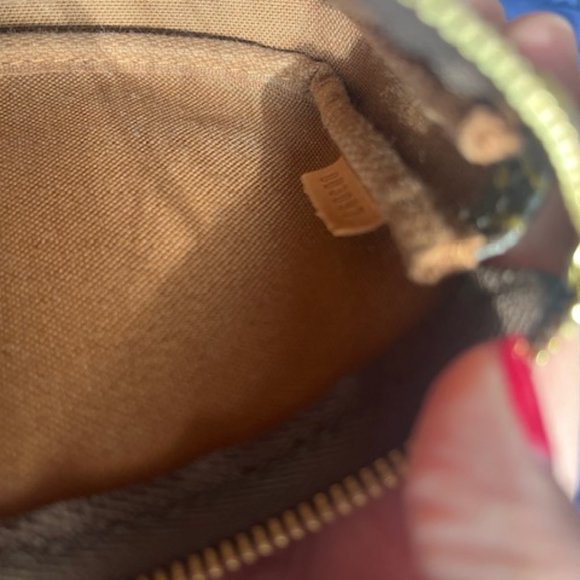 Louis Vuitton Mini Pochette - Picture 4 of 4